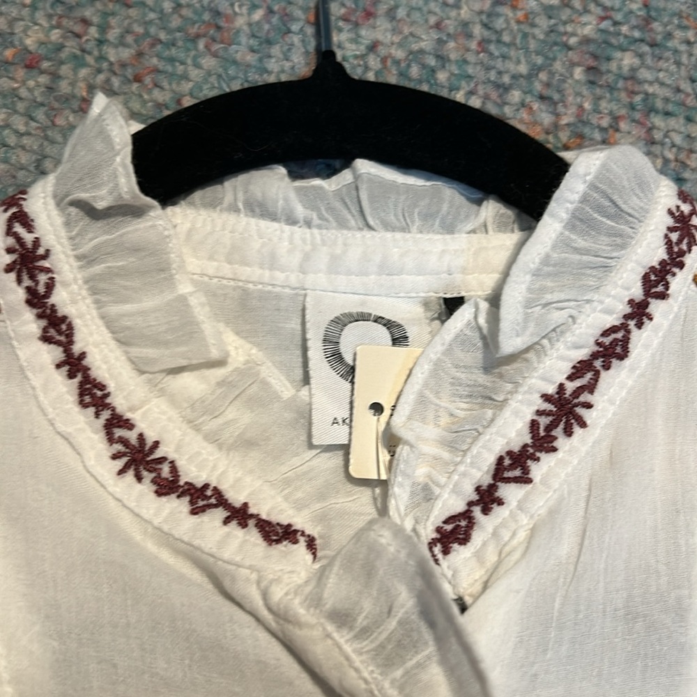 NWT Embroidered White Blouse From Anthropologie size XSmall - Picture 11 of 12